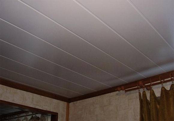 Как сделать потолок из панелей ПВХ: тонкости монтажа - фото
