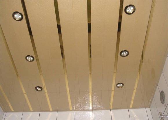Реечный потолок для ванной - универсально и надежно с фото